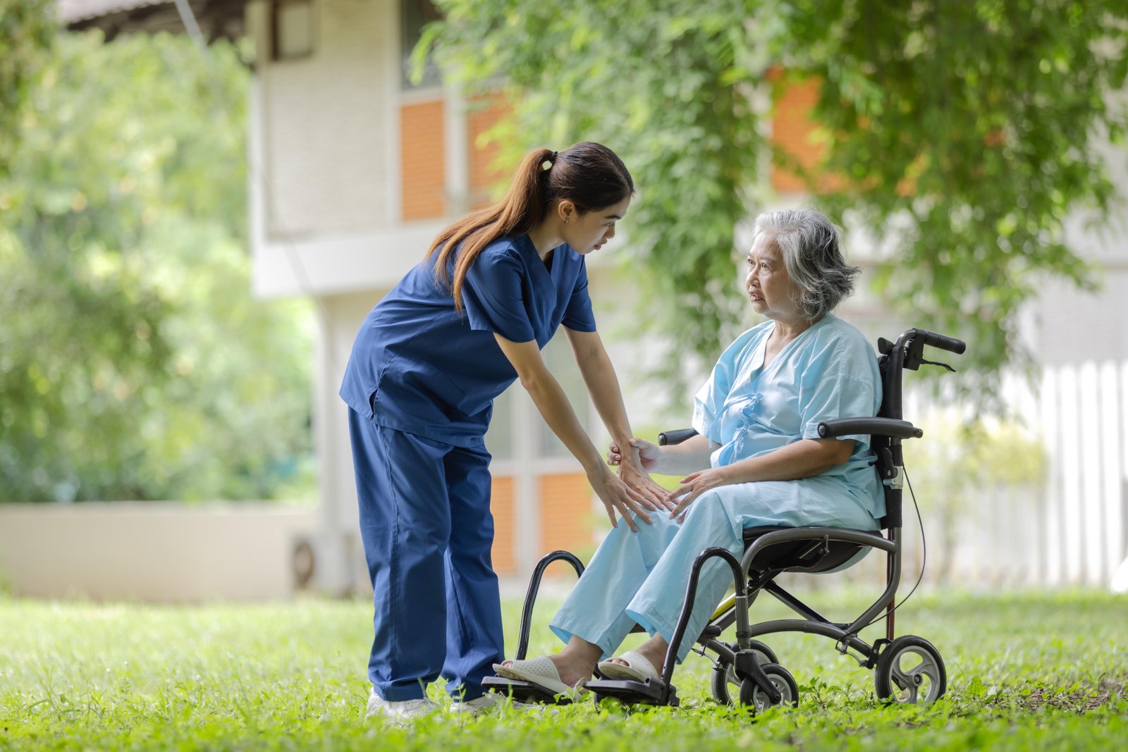 Top Reasons to Hire a Professional Caregiver for Your Loved Ones