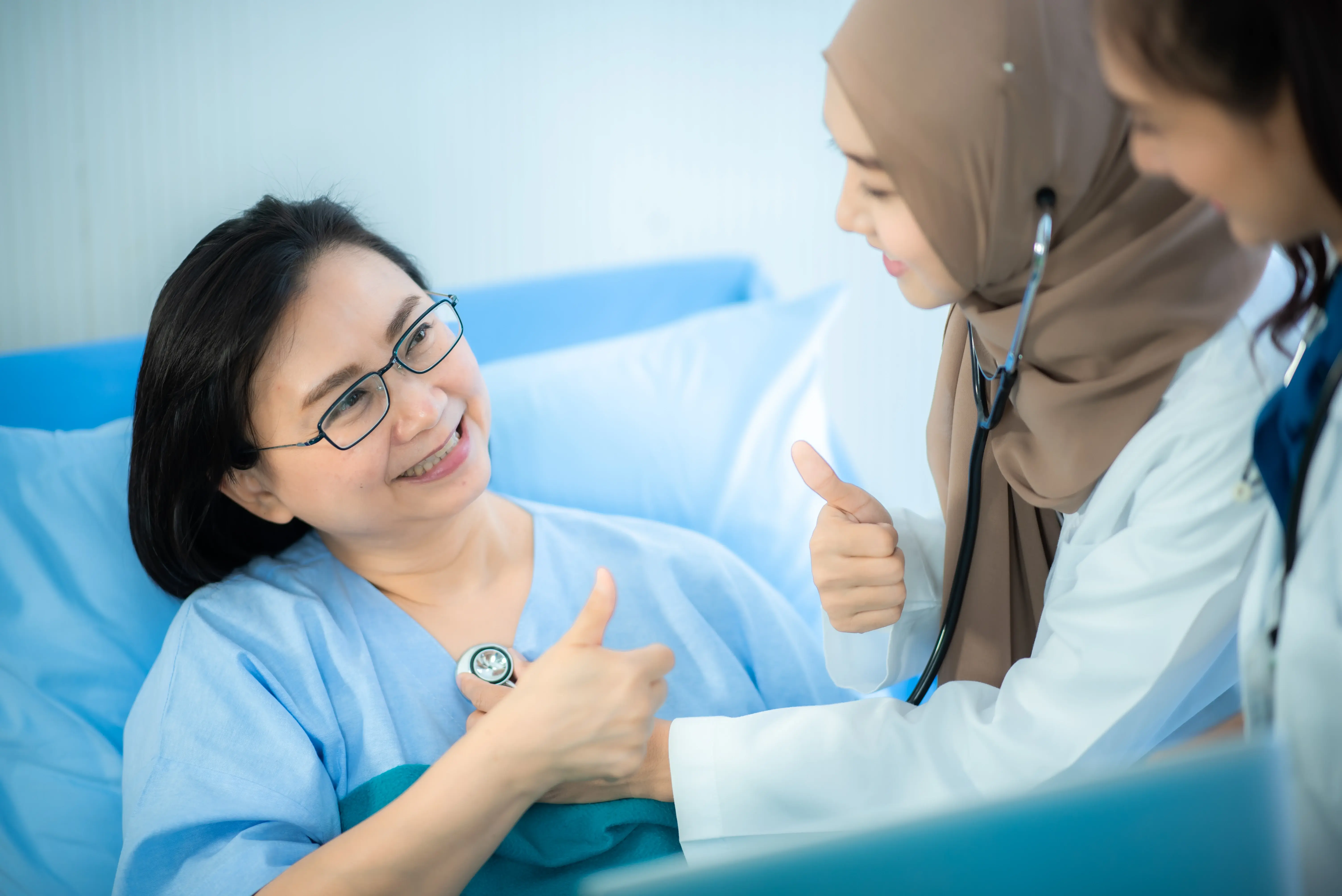 A Guide to Finding the Right Caregiver for Your Loved Ones in Qatar